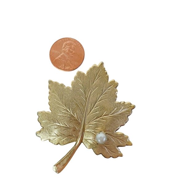 Vintage Sarah Coventry Gold Tone Leaf Pin with Pearl Accent - 2-1/2" Wide - Picture 4 of 4